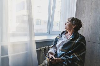 Češi tráví v důchodu stále delší část života. Data ukazují, kolik let penzi skutečně pobírají